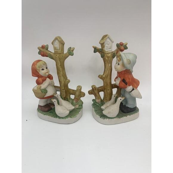 Vintage Artmark Lot Of 2 Boy & Girl Figurines With Ducks Birdhouse Apple Tree - Picture 1 of 7